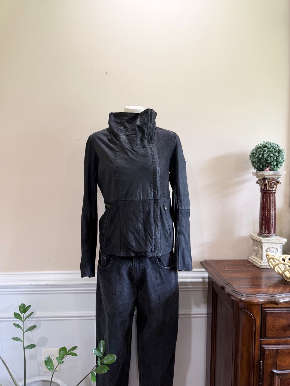 Zara Black Women's Lightweight Jacket - Contemporary Casual